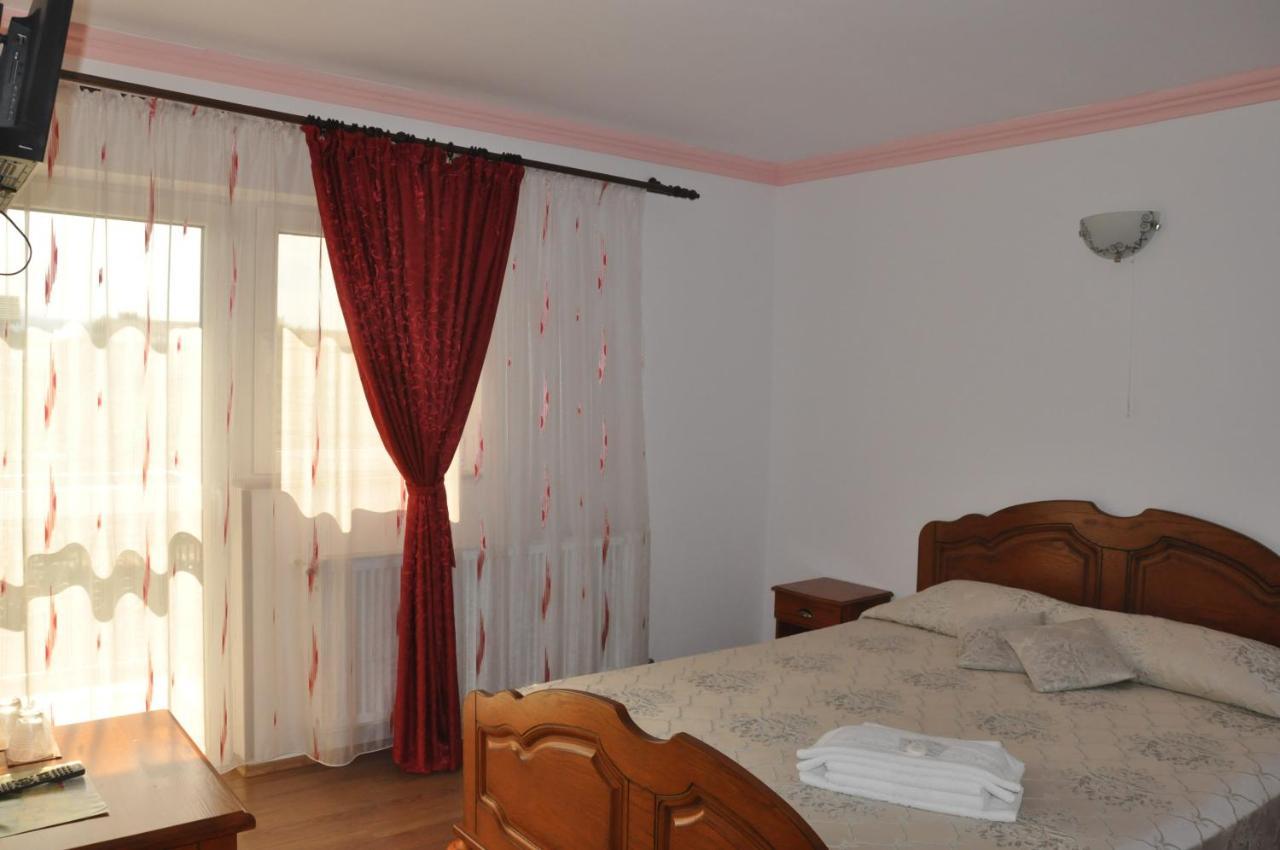 Vilman House Hotel Rîşnov Екстериор снимка