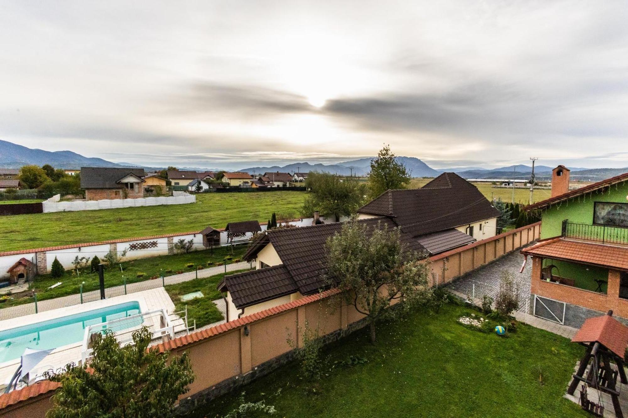 Vilman House Hotel Rîşnov Екстериор снимка